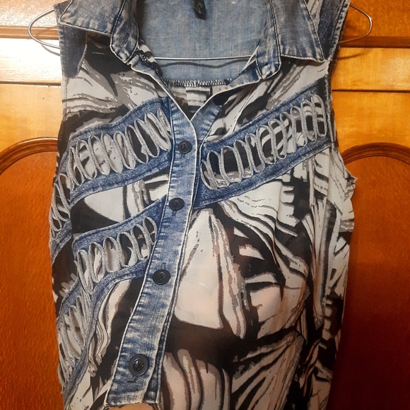 Beautiful Tie-Knot Shirt Top - Picture 5 of 9